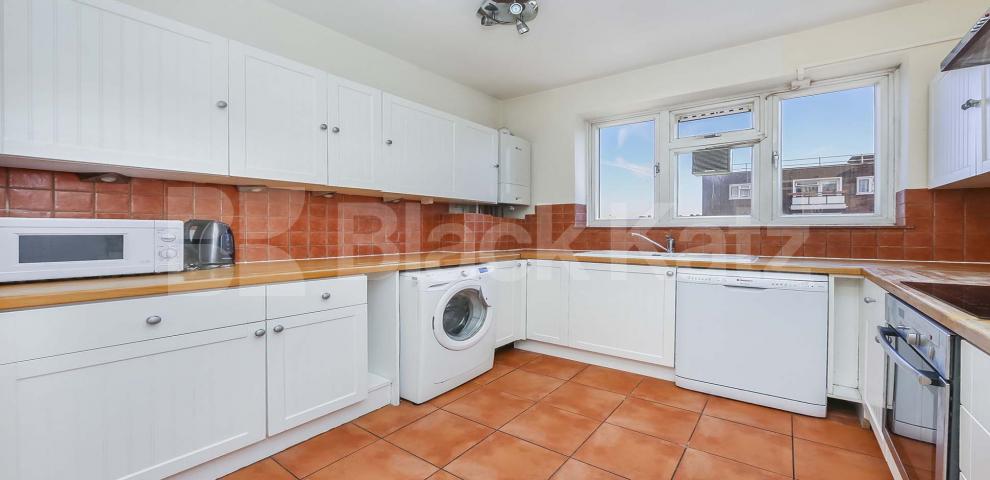 			UNDER OFFER, 4 Bedroom, 1 bath, 1 reception Apartment			 Wyvil Road , Vauxhall